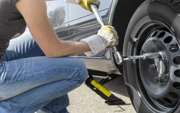 how to change a tire on car how-to-change-a-tire-on-car