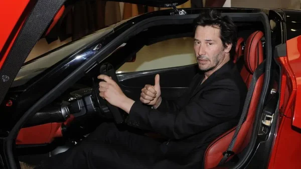 keanu-reeves-visits-ferrari-california-t-photo-