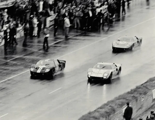 1966-Ford-GT40-Mk-II